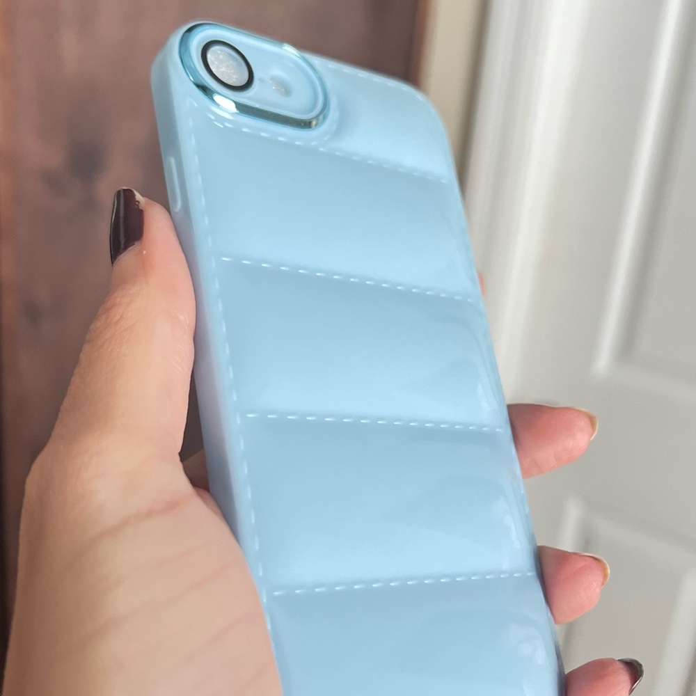π iPhone SE Puffer Quilted Case - Picture 2 of 4